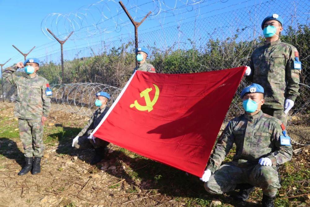 大型警车找轮胎